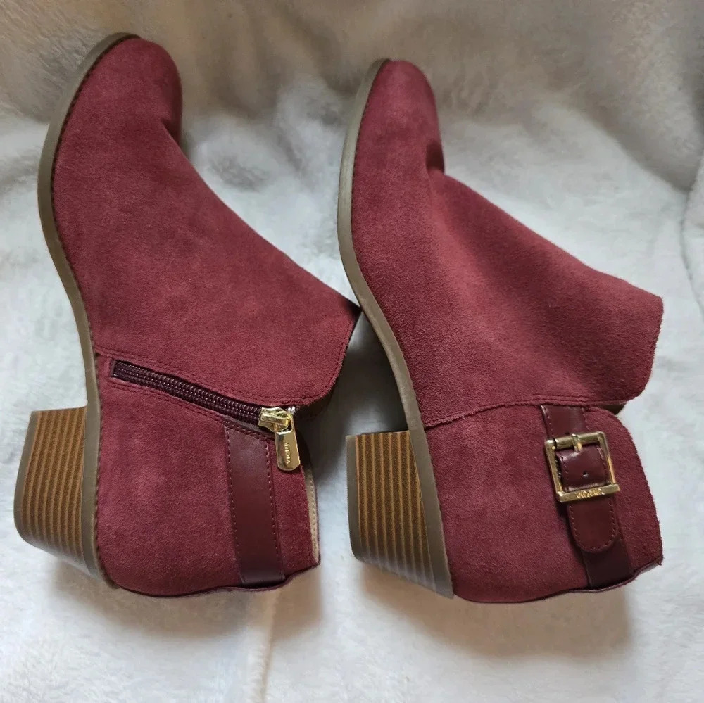 Vionic Women's Suede Millie Booties in Wine w/ Gold Hardware, Orthopedic, Sz 10W